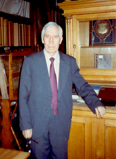 Петро Баб’як у приміщенні відділу рукописів. Львів, 1992